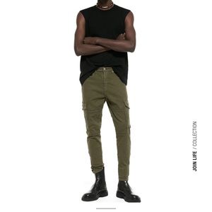 Zara “Zippered” Cargo Jeans, NWT.